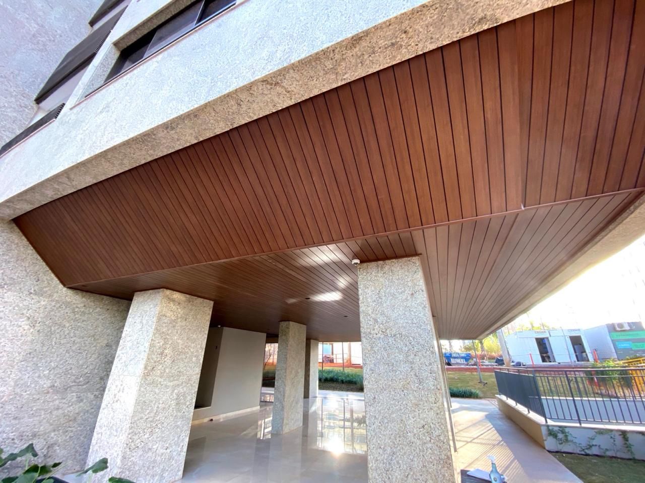 Slatted Ceiling & Soffit: room
