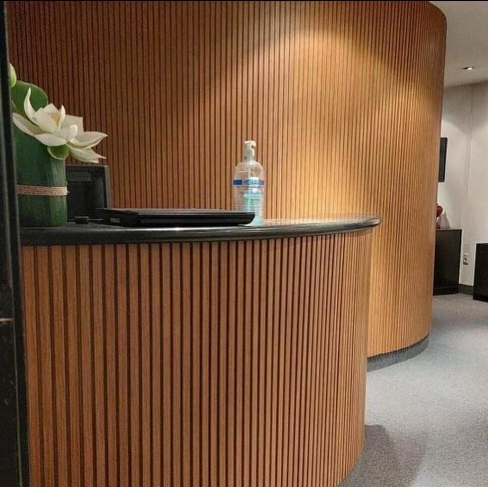 Curved slatted counter
