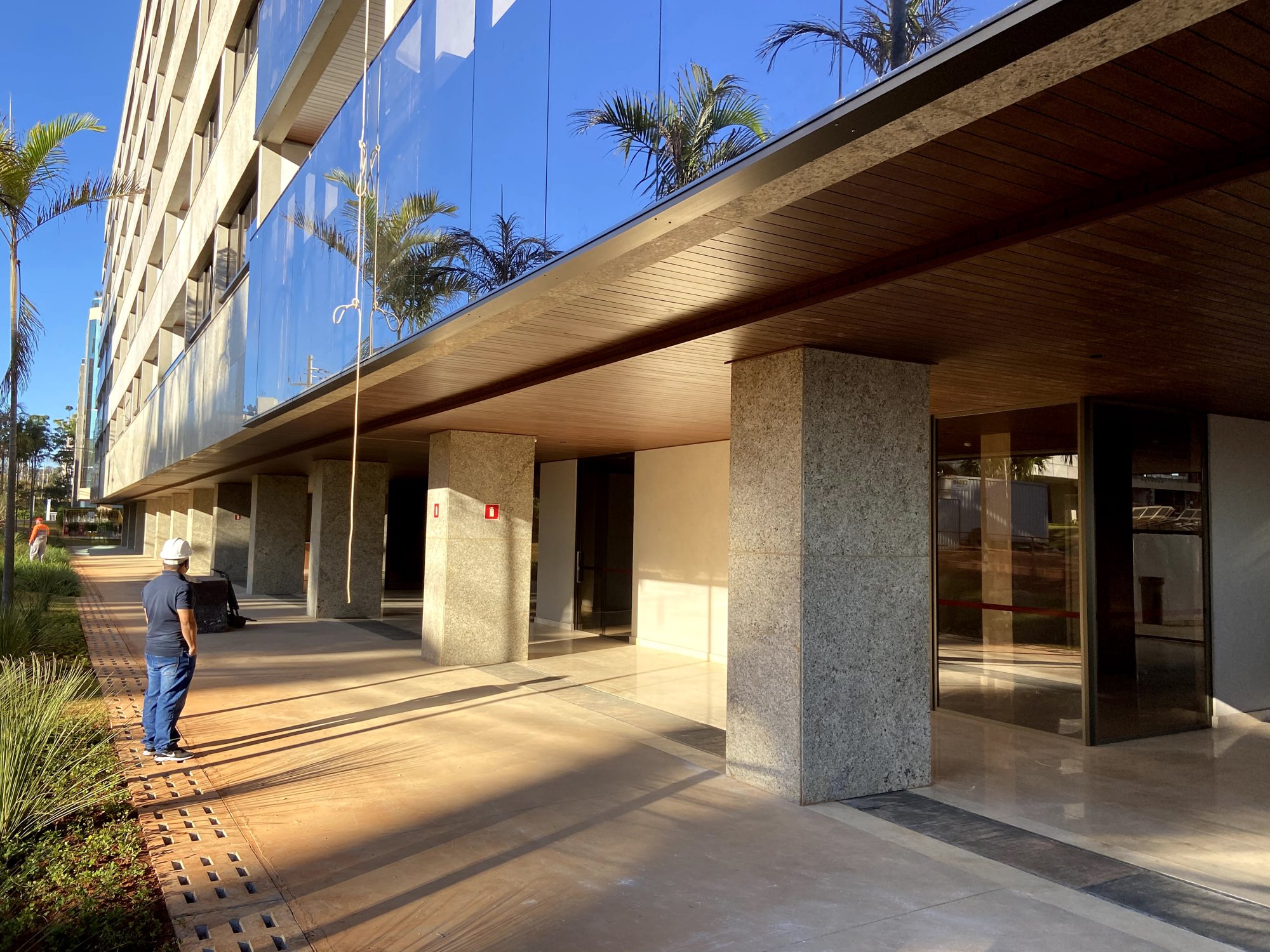 Facade with outdoor slatted ceiling