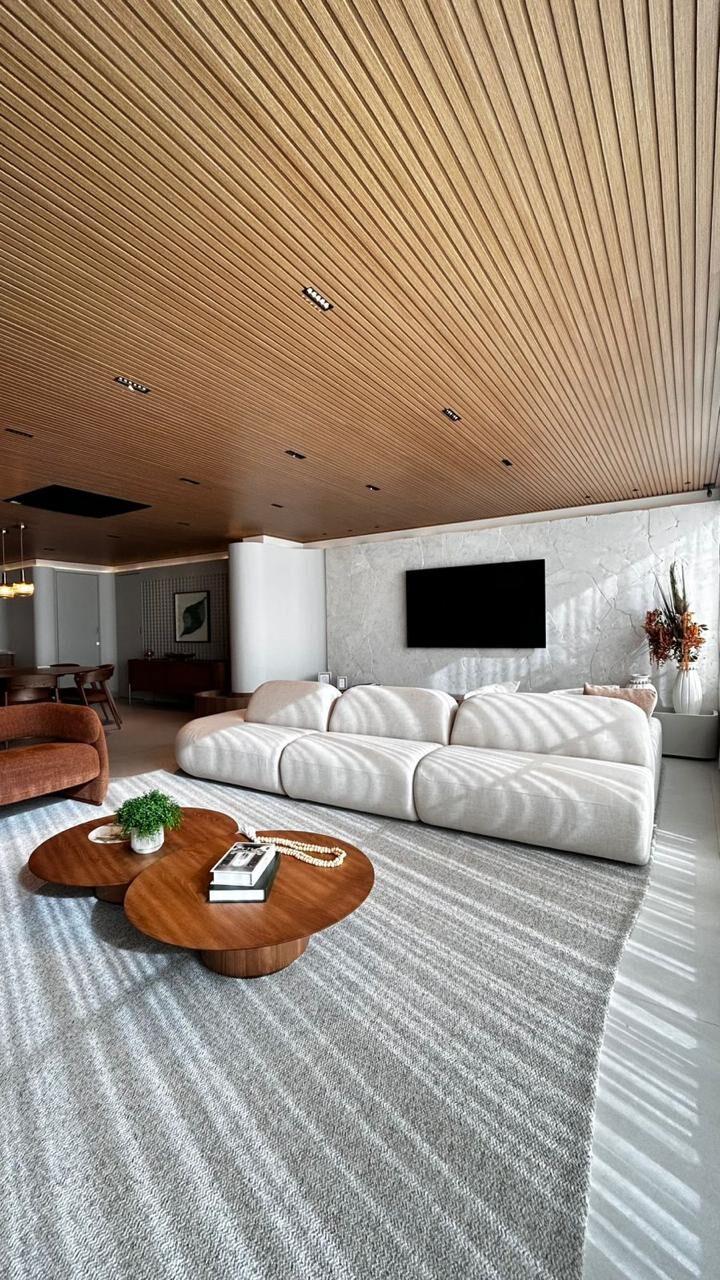 Living room with slatted ceiling