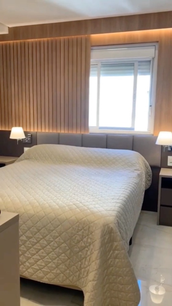 Project by Ionara Paulino: Headboard and window with slatted panel