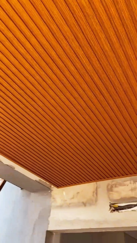 Project by Thaís Bueno: Making of the slatted ceiling